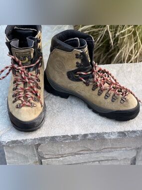 Vintage La Sportiva Italian Suede Mountaineering Boots with Red Laces - EU 44